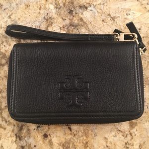 TORY BURCH Thea Zip-Around Smartphone Wristlet